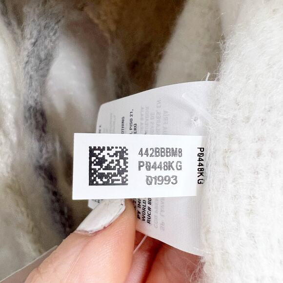 AMERICAN EAGLE NWT Plaid Fleece Tassel Long Scarf Fringed Beige Black Yellow OS - Picture 6 of 8